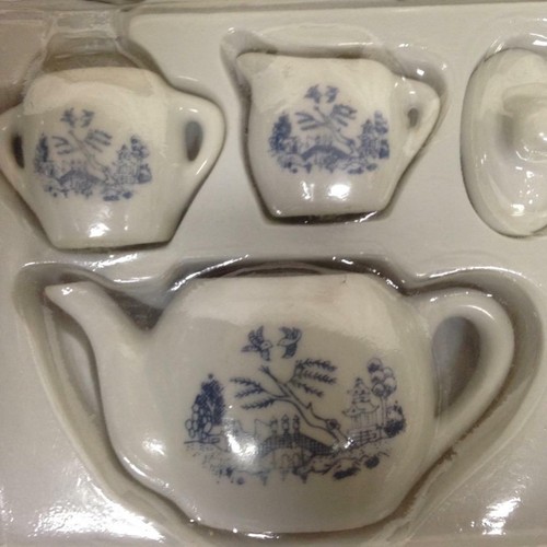 Vintage, Blue Willow , Porcelai 17pc Child's Tea Dinner Set for 4 with Orig. Box - Picture 3 of 7
