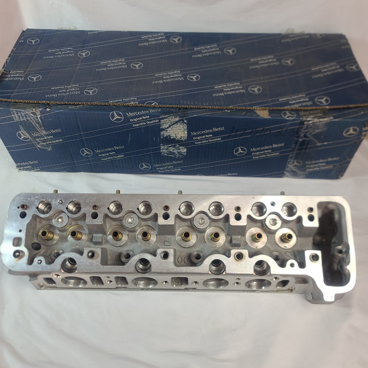 メルセデス―ベンツ126-107エンジンシリンダーヘツト販売 Genuine Mercedes Cylinder Head New NOS M117 W126 500SE 500SEL