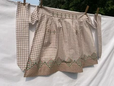 Vintage Kitchen Apron (half apron), Tan Gingham Check with hand embroidery, MINT