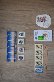 TIMBRES CHINE NEUFS (ceux du haut) ET OBLITERES