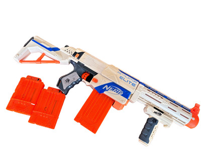 Nerf Gun Retaliator Elite mit 3 Magazinen und über 40 Darts