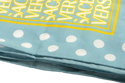 Bufanda cuadrada Versace dorada y azul con estampado de logotipo 100 % algodón - Imagen 4 de 4
