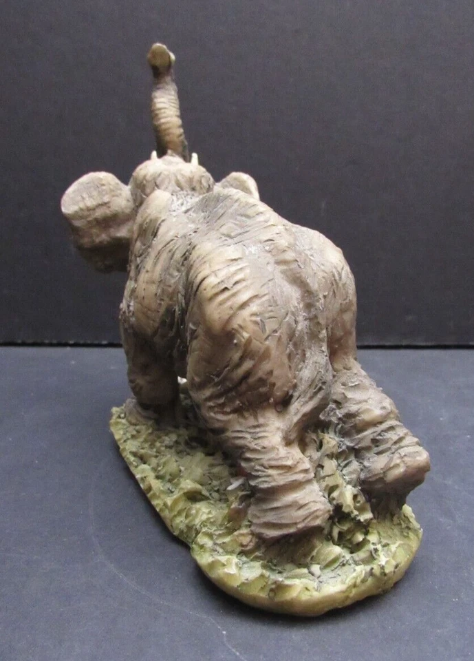 Estatuilla de elefante de resina de la colección K Foto 4 de 4