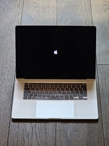 Boxed Apple Macbook Pro Retina 16" 2TB SSD - 32GB RAM - A2141 - Radeon Pro 5500M - Picture 4 of 8