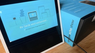 Echo Show (1. Gen.), Intelligenter Lautsprecher mit 7-Zoll Bildschirm und Alexa 