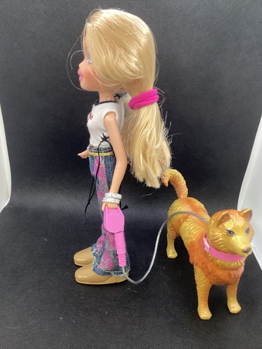 Muñeca Bratz Walking Cloe con perro y plomo rosa TM R&C 2001 - Imagen 7 de 11