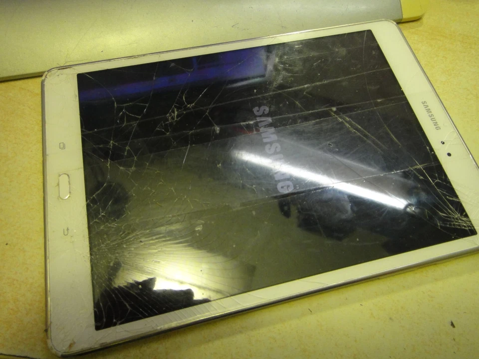Samsung Galaxy Tab A 16gb pantalla rota para recambios España - Imagen 2 de 4