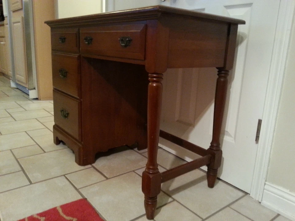 Escritorio de estudiante vintage de caoba de Hungerford Memphis alrededor de 1960 Foto 3 de 4