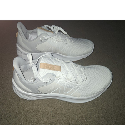 New Balance Fresh Foam Roav v2 Men s White/Gray Low Top Lace-Up Sneaker