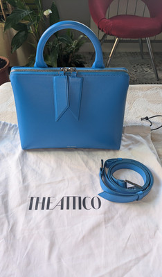 Bolso modelo Monday THE ATTICO. Piel tanto por fuer como el forro. Muy original