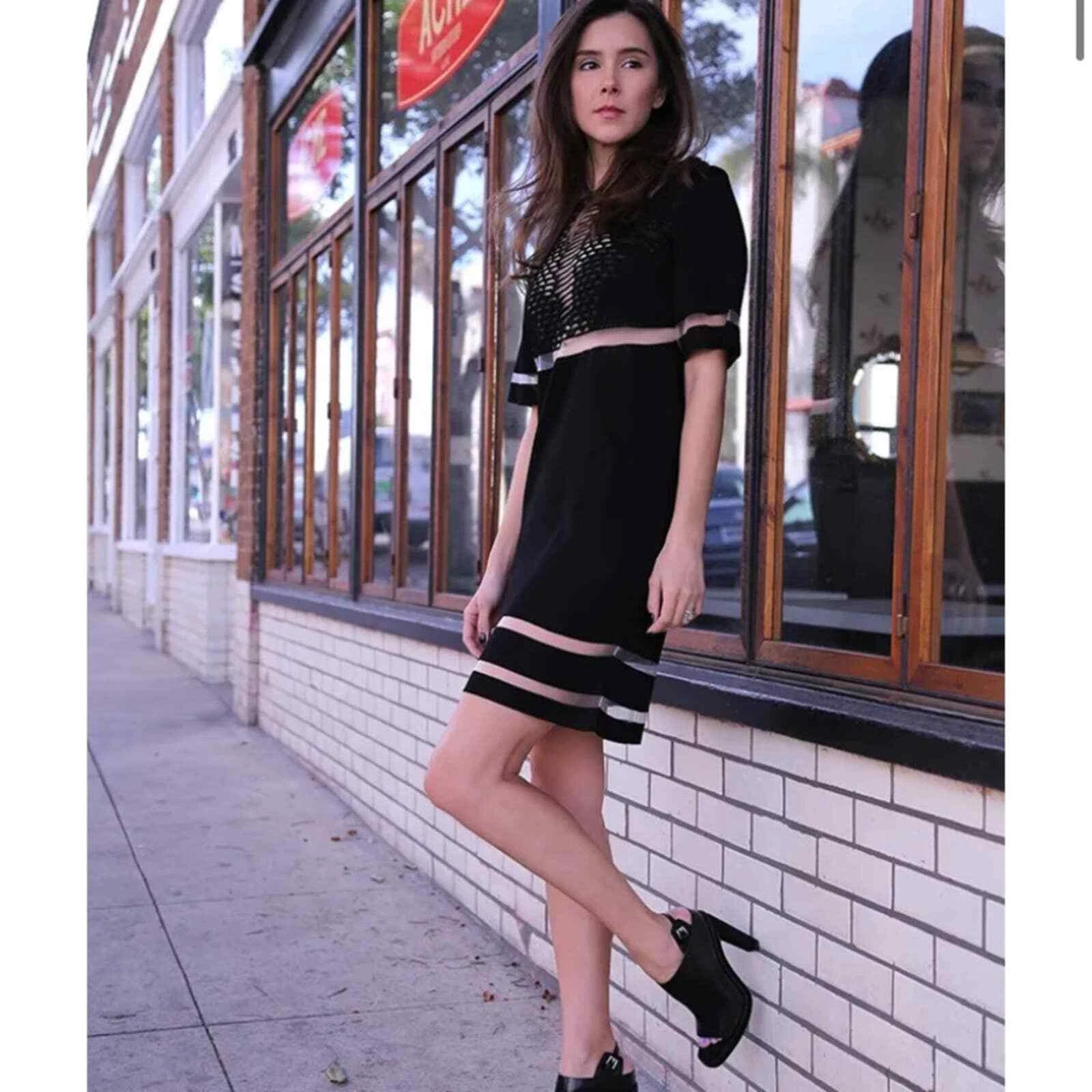 Abito a maniche corte Alexander Wang x H&M con pannello in rete trasparente forato nero