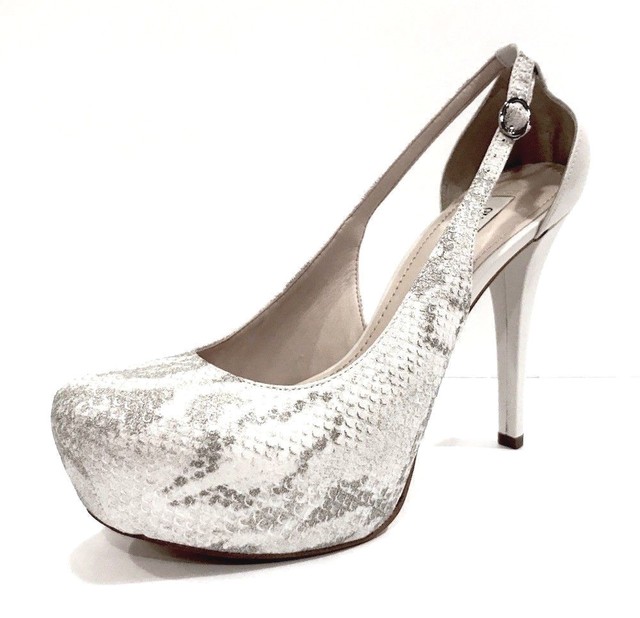 guess white pumps