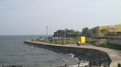 Photo 6x4 Sea wall, Beacon Centre Burntisland Burntisland at high water. c2009