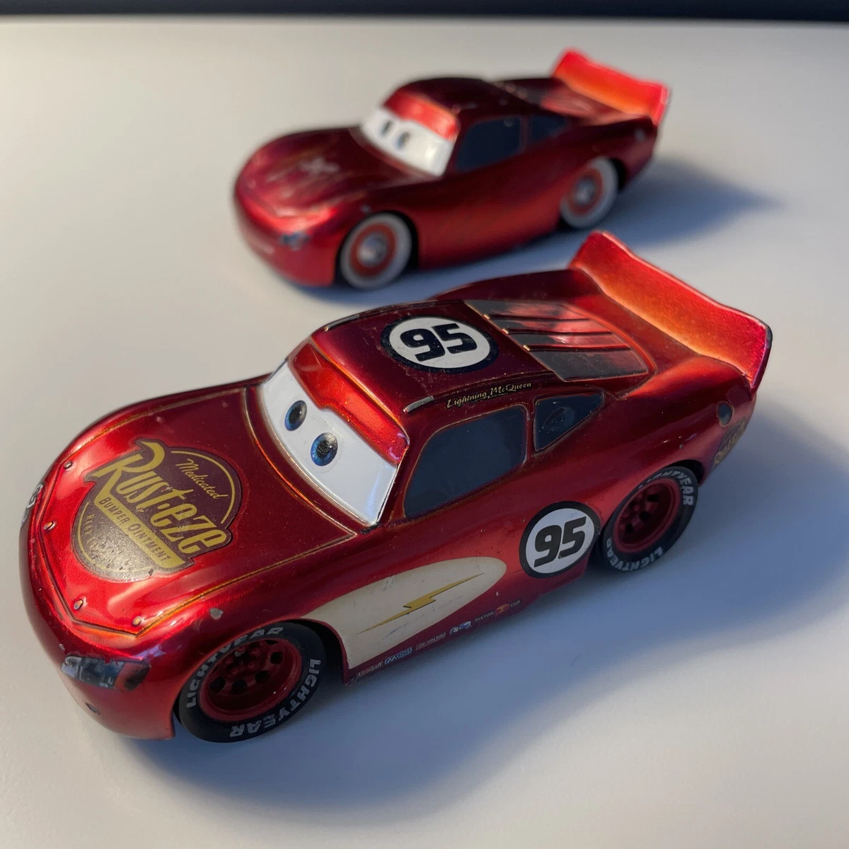 2 Disney pixar cars Lightning McQueen