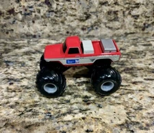Spin Master Monster Jam The Walmart Museum Truck New 1:64