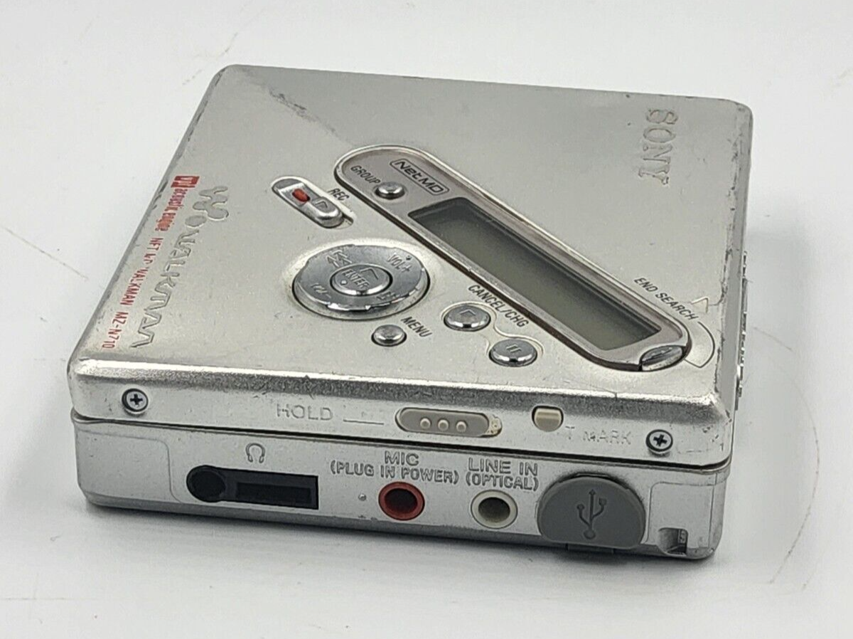 Sony Walkman Portable MiniDisc Recorder/Player MZN710 Silver. Unit