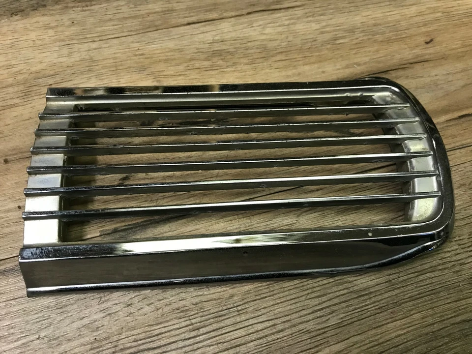 65 Pontiac Acadian Beaumont 1965 usado GM luz trasera bisel cromado raro OEM Foto 2 de 4