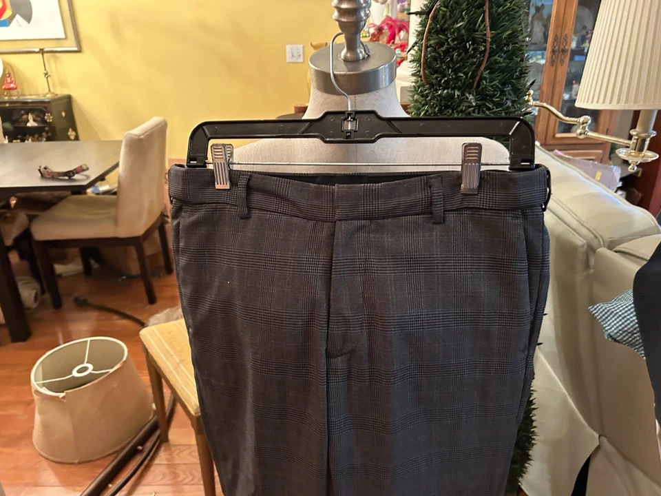H&M Mens Plaid Skinny Fit Dress Pants Size 31x28. Black&Gray - Image 2 of 4