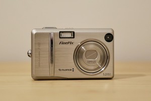 FinePix F450 シルバー Fujifilm FinePix F440 and F450 Zoom: Digital