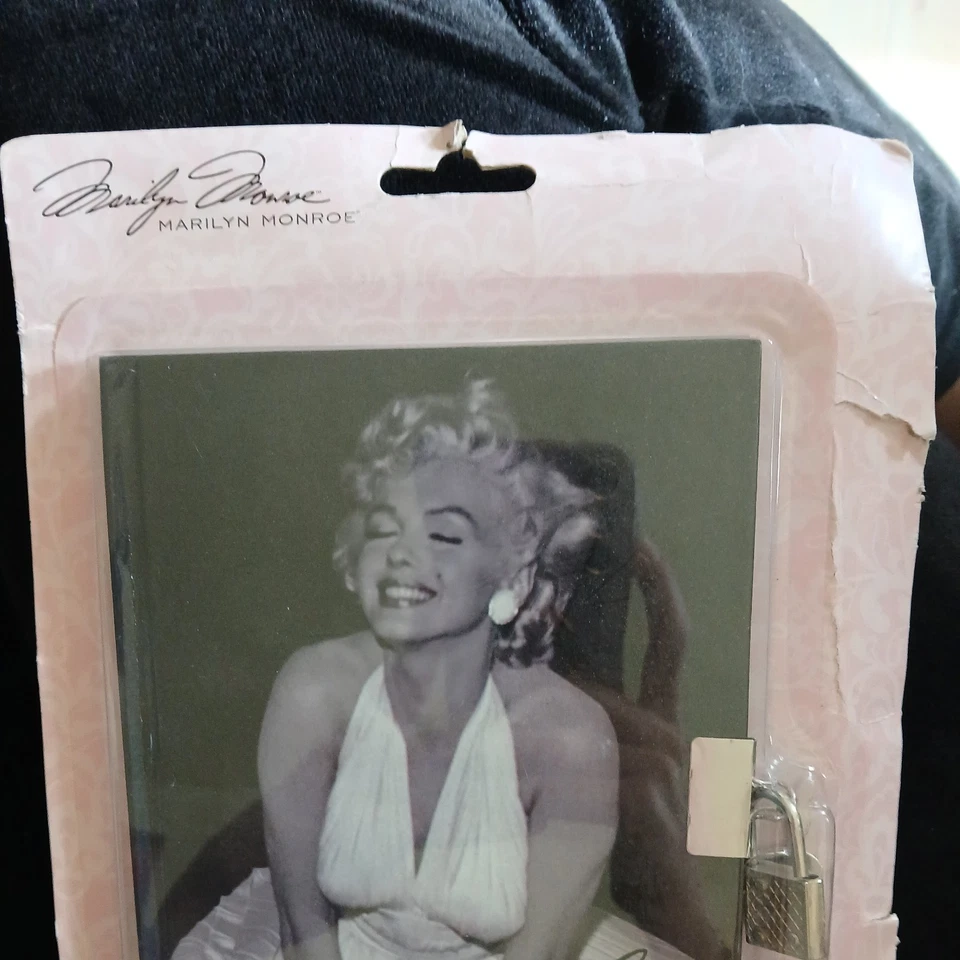 Marilyn Monroe I Am Just a Girl Who Wishes Diary with Lock and Keys *SEALED* - Image 2 of 4