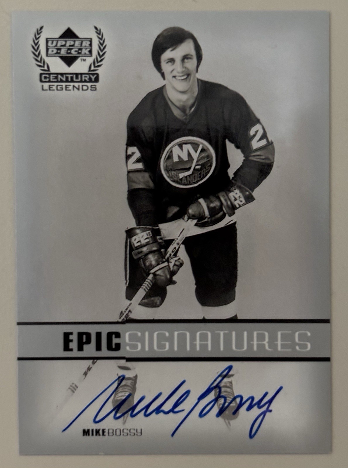 HOF Mike Bossy New York Islanders 99-00 UD Century Legends Epic Signatures