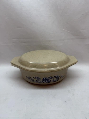 Pyrex HOMESTEAD vtg # 043 casserole Dish 1.5 quart with lid GREAT CONDITION