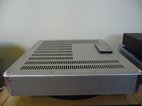 Amplificador estéreo integrado Krell KAV-300il con control remoto y caja original - Imagen 6 de 6