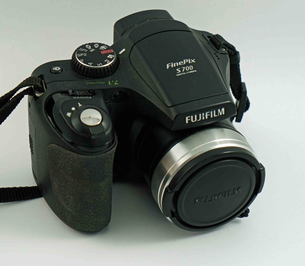 Fujifilm FinePix S700 7.1 Megapixel Digital Camera-PLEASE