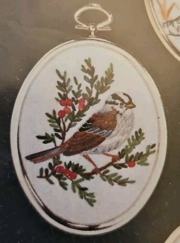 Vintage Christmas Birds Embroidery Kit with Frames Janlynn Cardinal 27545 New - Picture 6 of 6
