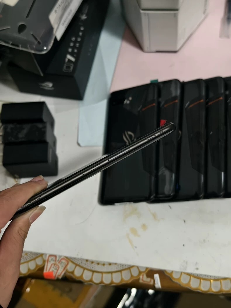 ASUS ROG Phone II ZS660KL rog2 128GB - Black (Unlocked) (Dual SIM