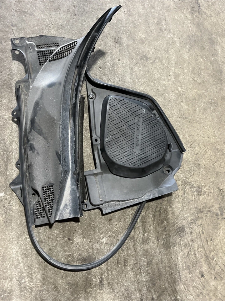 05 08 CUBIERTA BATERÍA NISSAN 350Z NEGRA Foto 3 de 3