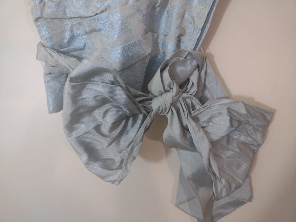 JS Collections 锦缎蕾丝蓝色 SPAGHETTI 带束腰带正装上衣,尺寸 4 — 第 3/4 张图片