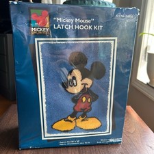 SEALED Caron MICKEY MOUSE LATCH HOOK KIT D0010 Measures 20" x 30" NOS