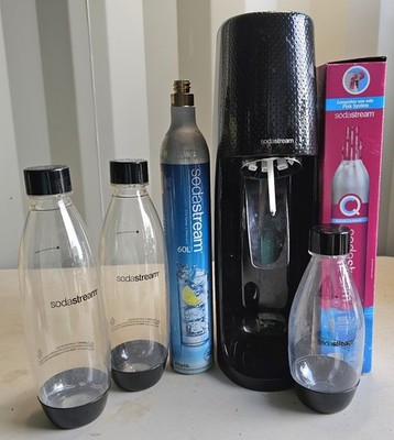 SodaStream Terra Wassersprudelbereiter schwarz 2 Gasflaschen 3 Flaschen