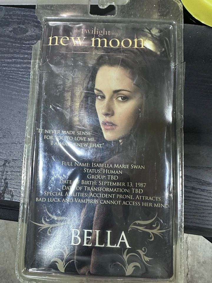 Barbie Twilight Series Dolls Bella Swan, Edward Cullen, Jacob Black Mattel 2009 - Image 4 of 4