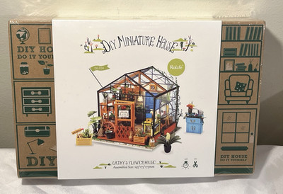 Rolife DIY Miniature Kit Greenhouse Cathy's Flower House New LED Model DG104