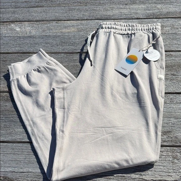 VUORI Performance Jogger - Long ecru Heather long size large nwt tall