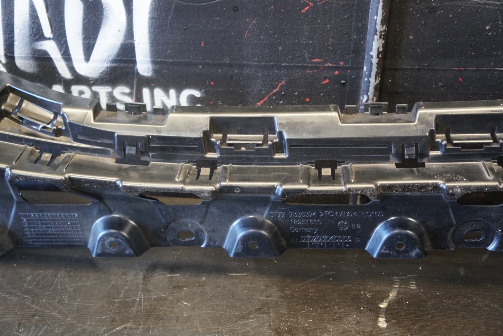 BMW i8 2014-2017 Front Fender mounting support