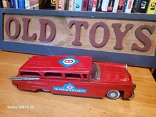 NICE 1950'S TIN   FRICTION POWERED EMERGENCY STATION WAGON