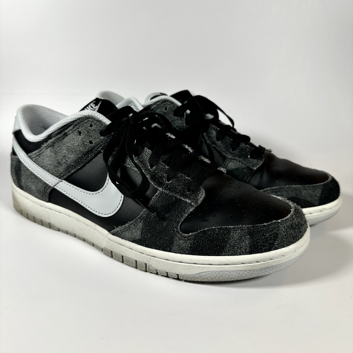 zebra dunk low on feet