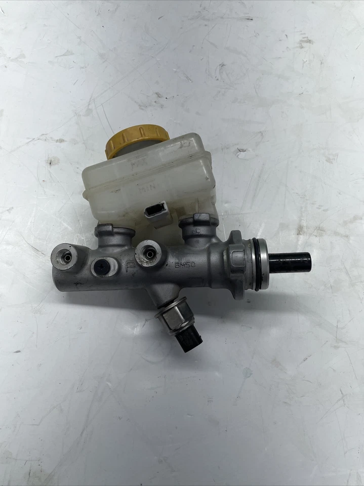 Nissan Pathfinder 2002-2004 cilindro maestro de freno centrado 34177QK fabricante original Foto 2 de 4