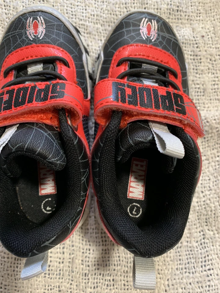 Marvel SpiderMan Toddler Boys Light-up Athletic Shoe Sneakers Size  7 - Image 4 of 4