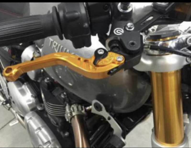 Leviers frein embrayage Triumph Thruxton R reglables pour supprimer la fatigue