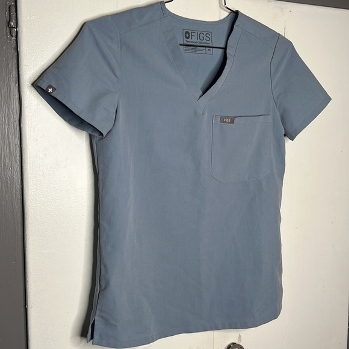 FIGS Scrub Top XS FW1000 Nurse Women's Catarina One Pocket Gray