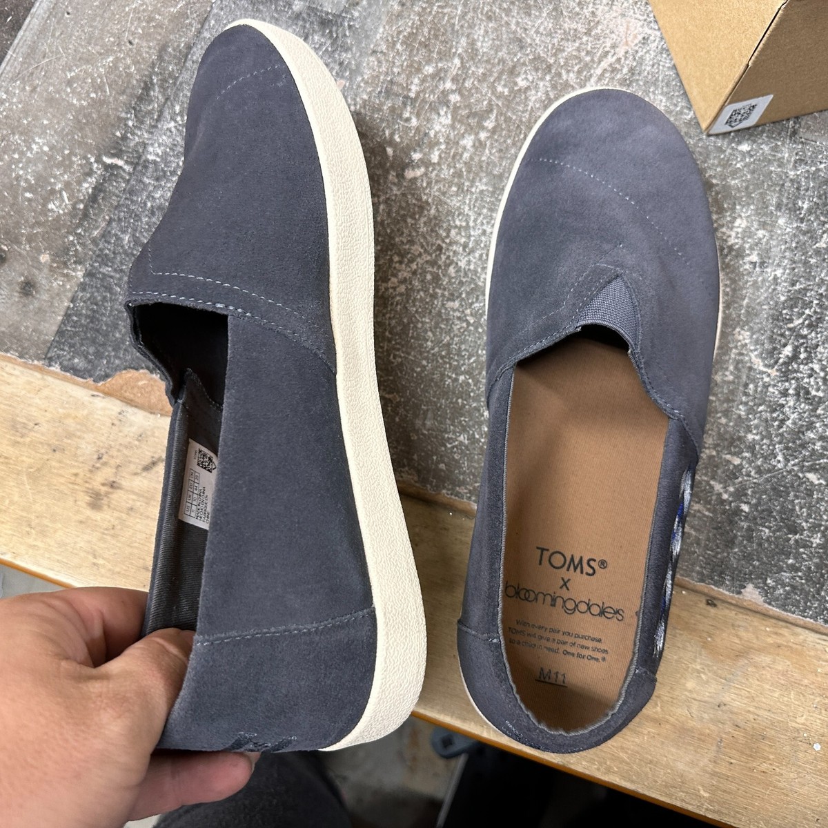 TOMS Bloomingdales Men display picture 3