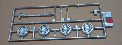 Monogram Kit #1415 Dodge Daytona Turbo Coupe Incomplete Plated Parts Tree 1:24 - Picture 2 of 2