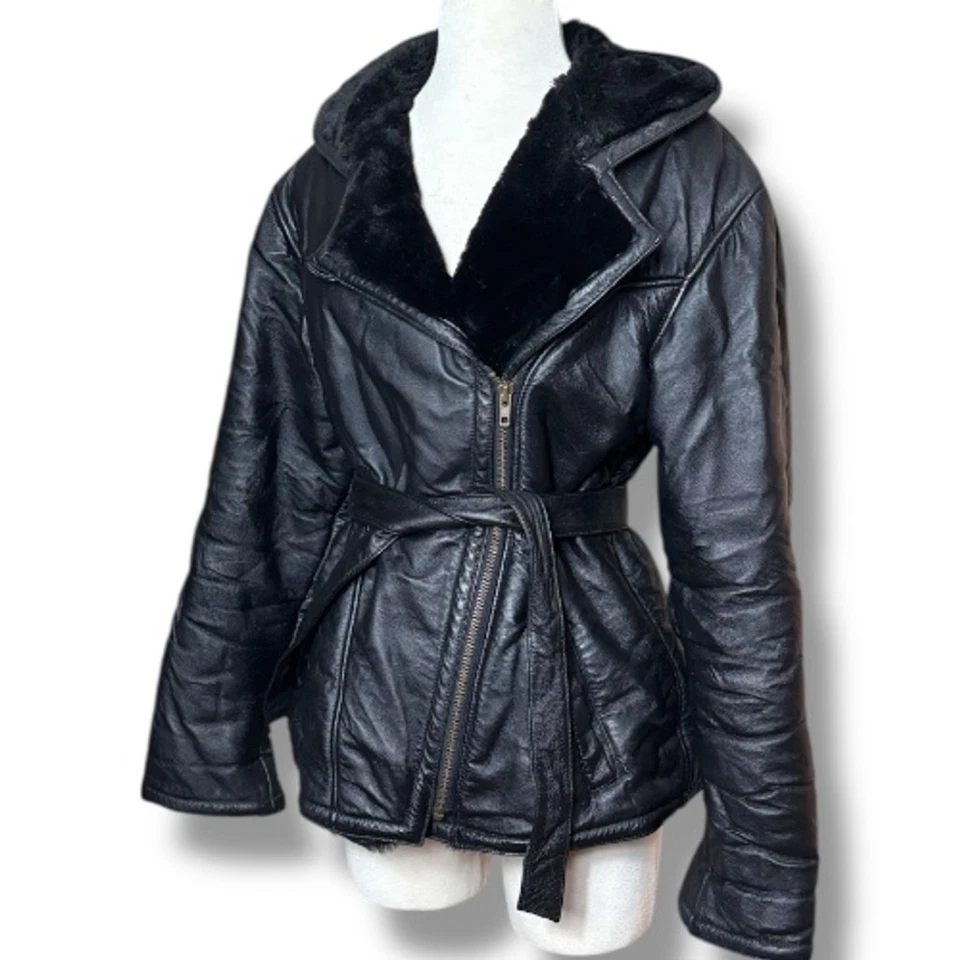 Chaqueta de cuero negra vintage de los 90 Wilson con cinturón forrada de piel sintética para mujer pequeña Foto 3 de 4