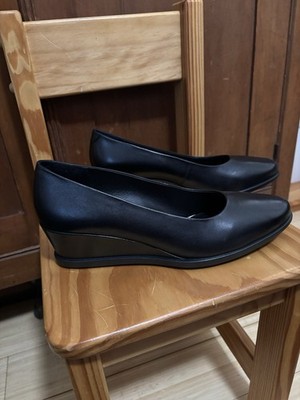 Ecco Black Wedge Pumps Size 39 NWB