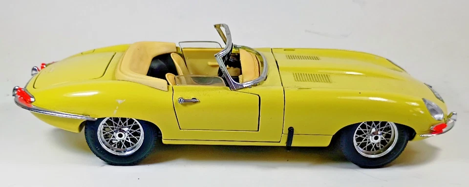 Burago 1961 Jaguar Modelo E, Coche Diecast Amarillo, Hecho en Italia, escala 1/18. Piezas Foto 2 de 4
