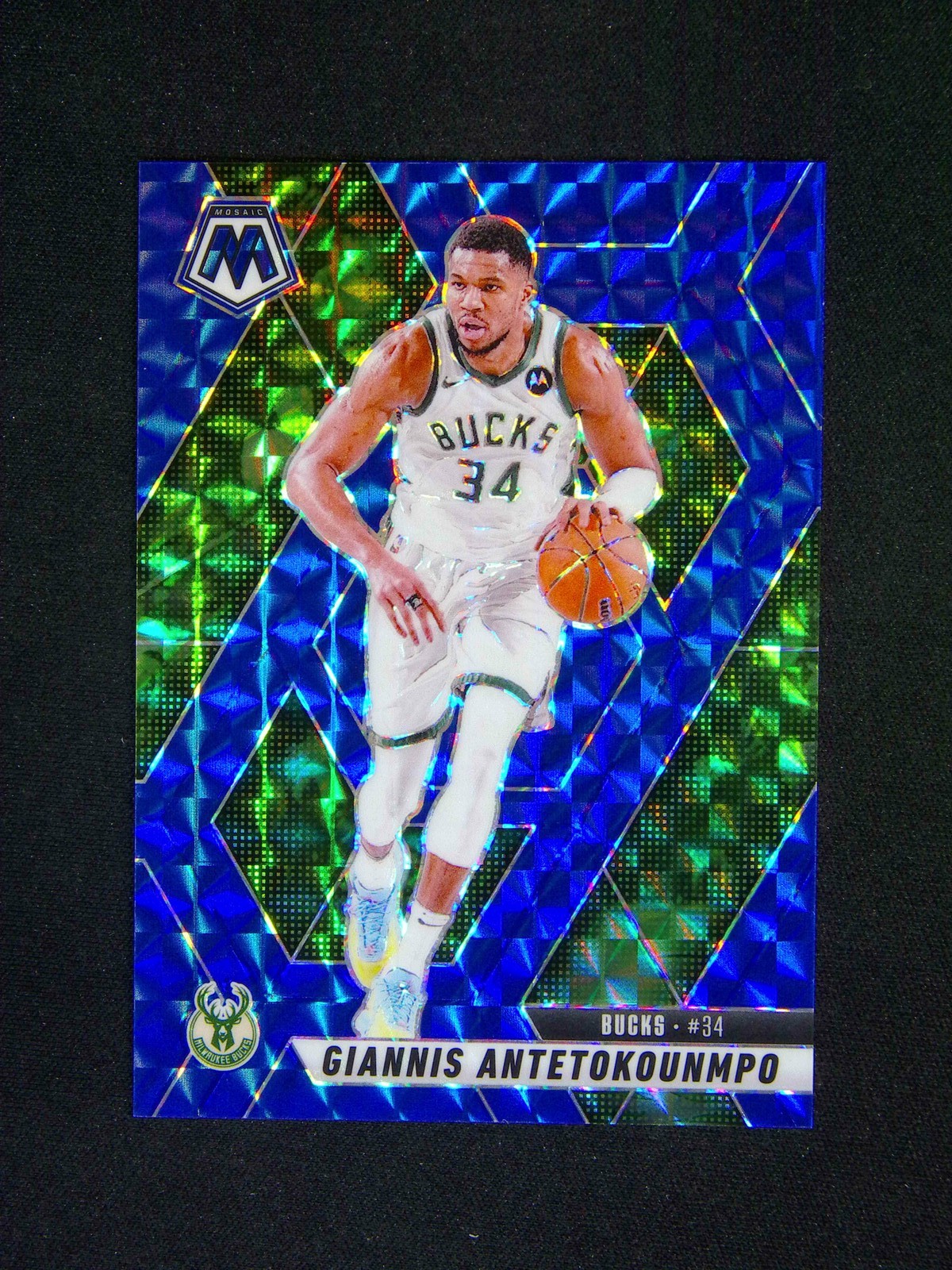 2024-25 Panini Mosaic Giannis Antetokounmpo #13 Blue /199